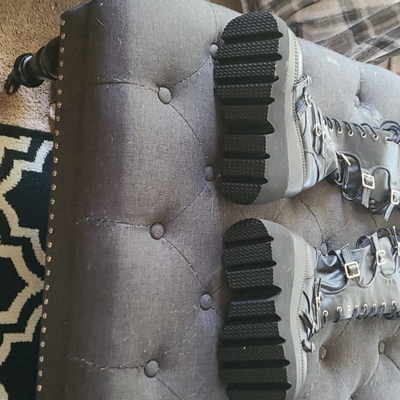 Thigh high goth boots - Picture 3 of 4